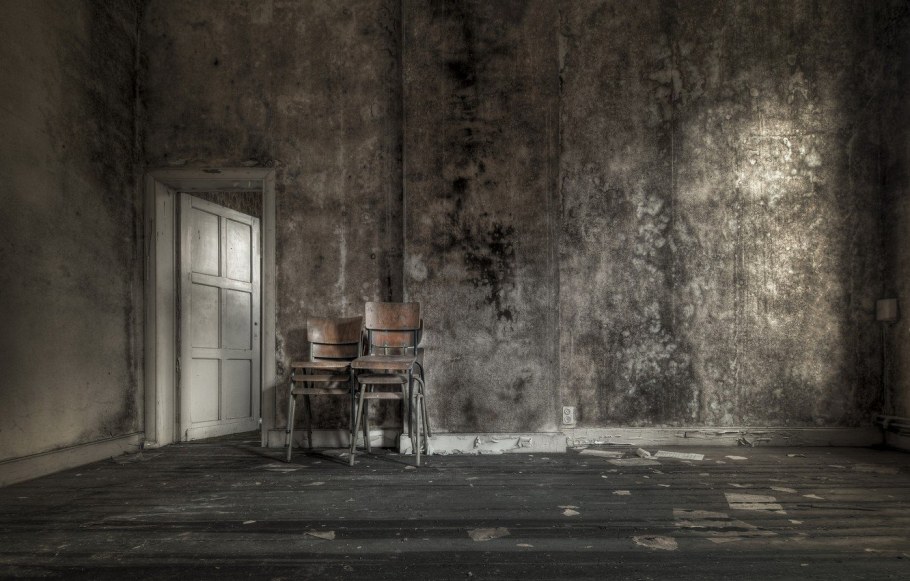 Старая пустая комната