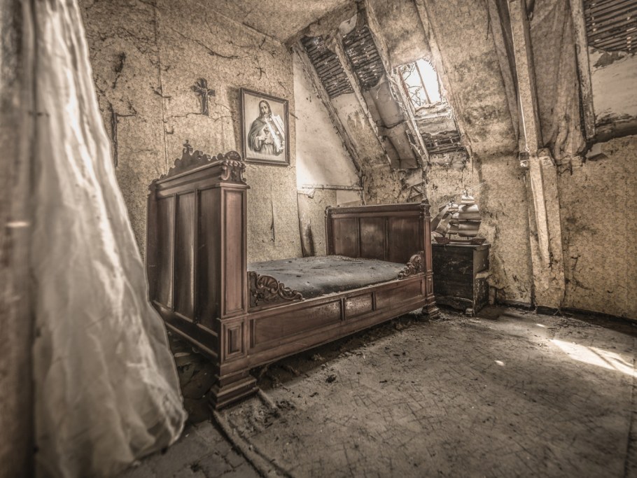 Жуткая спальня