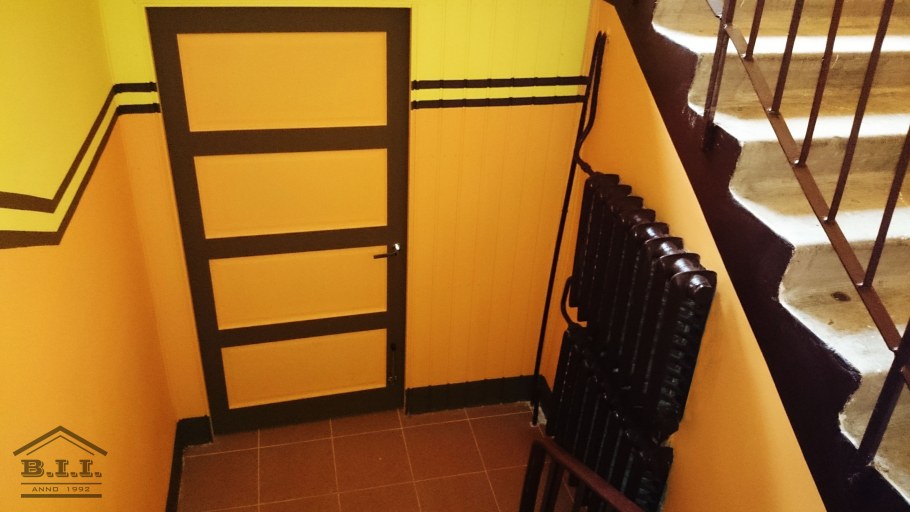 Панели в подъезде