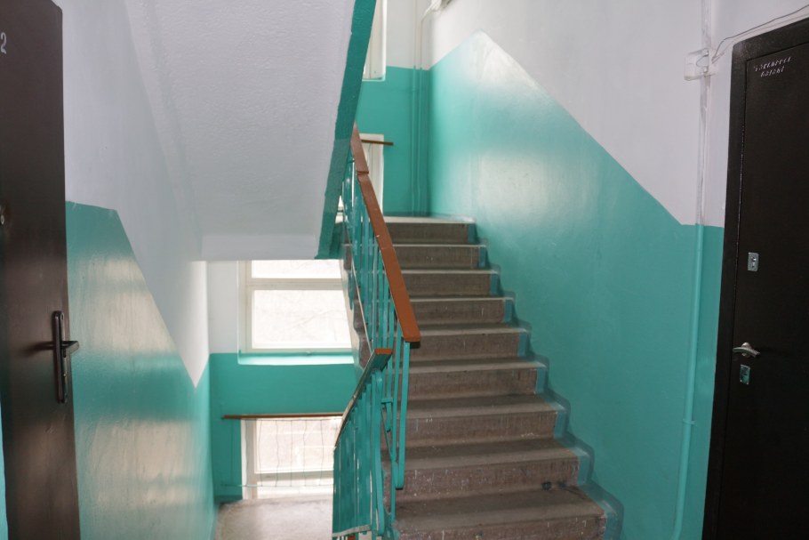 Бирюзовый подъезд