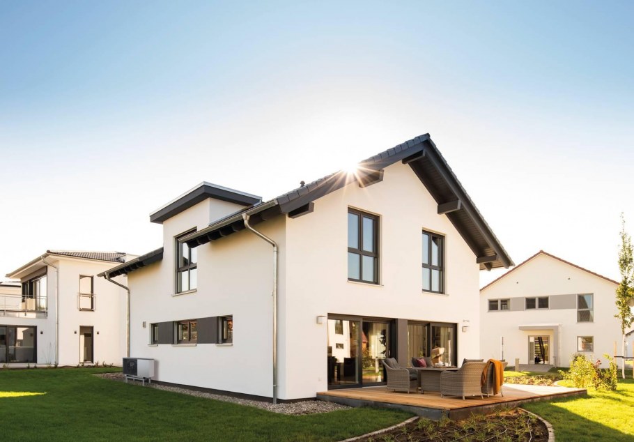 Фасады домов с двускатной крышей