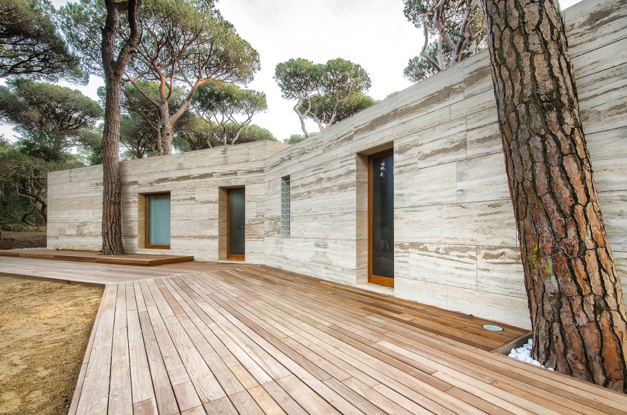 Травертин iz kamnya