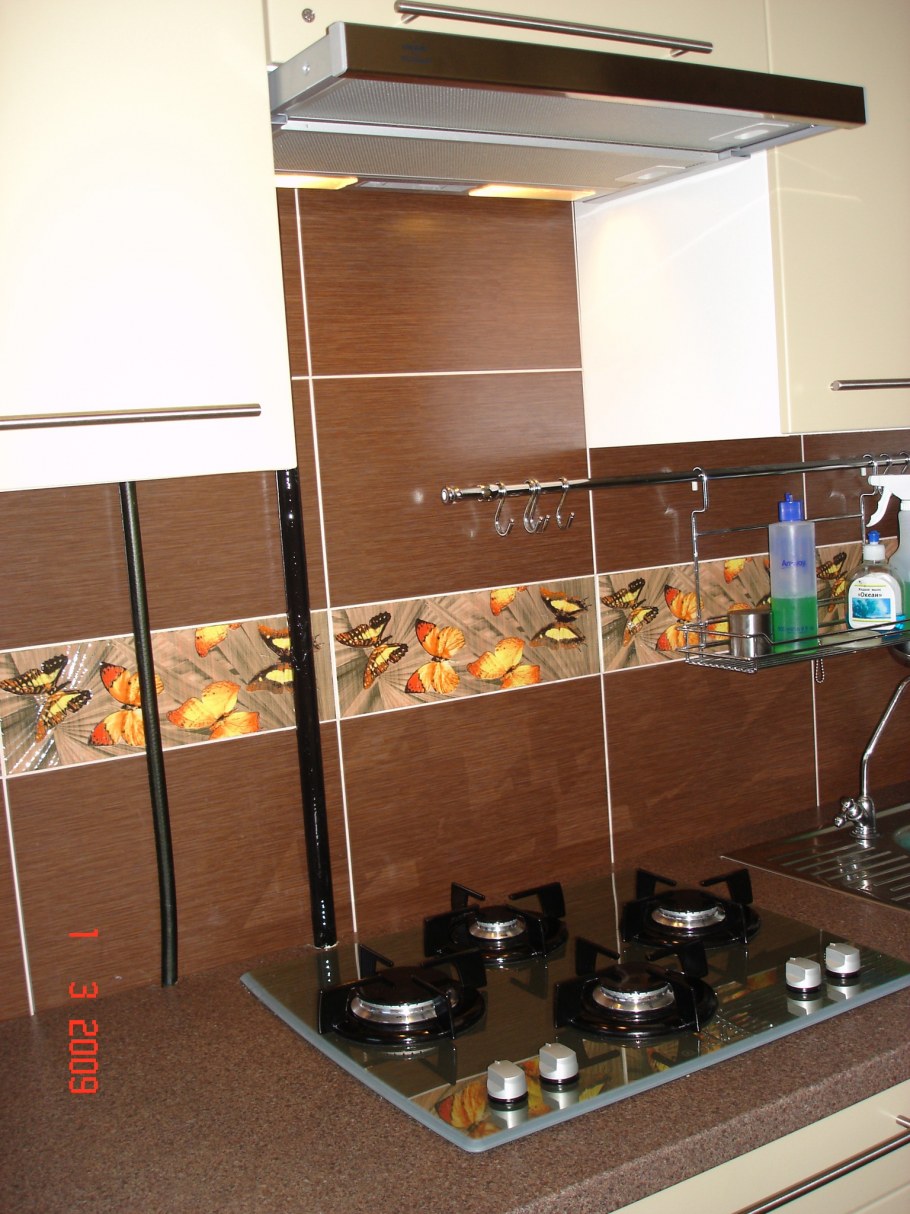 Прячем трубы на кухне