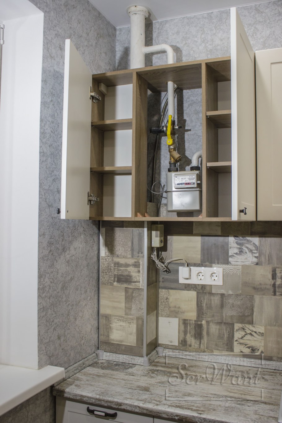 Декор вытяжной трубы на кухне