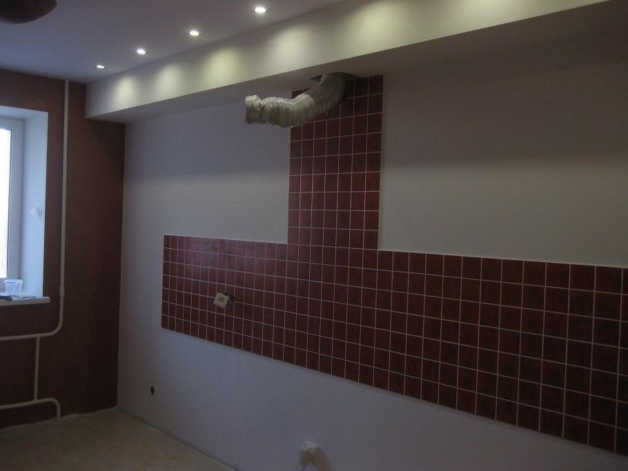 Прячем трубы на кухне