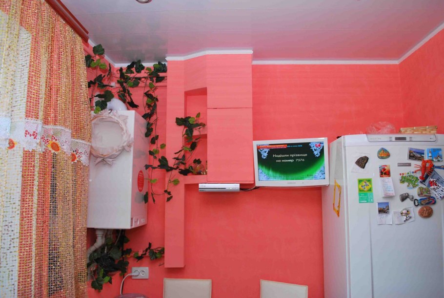 Люк на кухне в фартуке