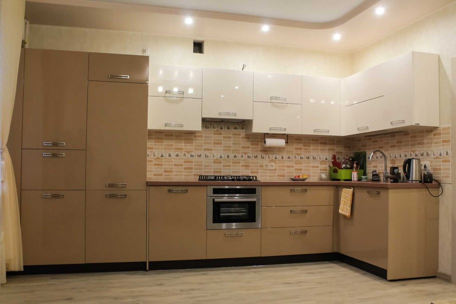 Кухня в цвете капучино и ваниль