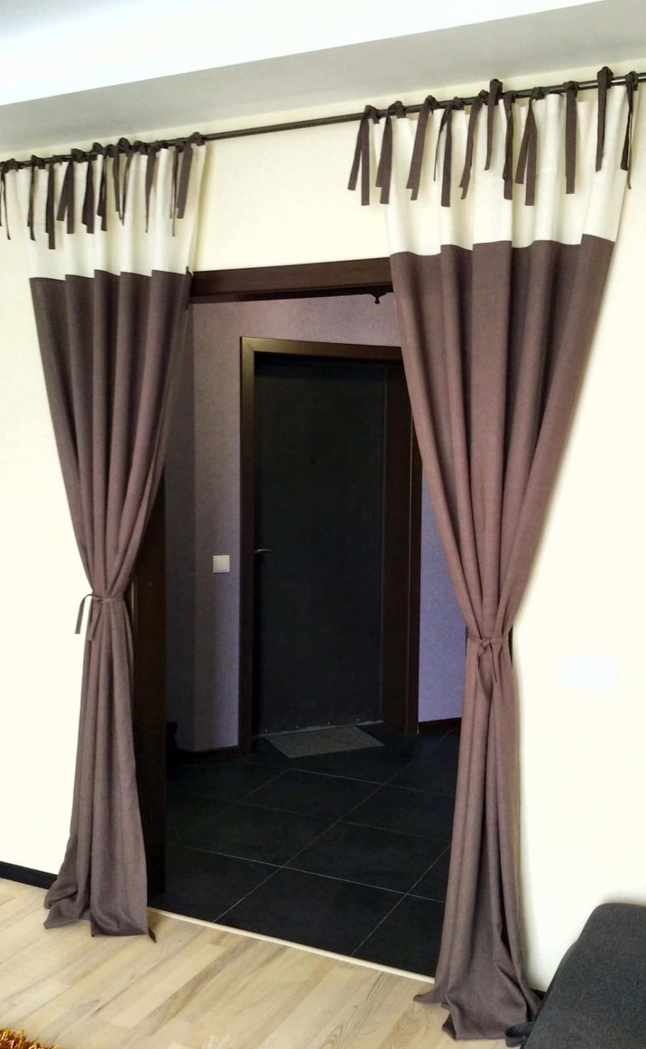 Шторы в дверной пролет