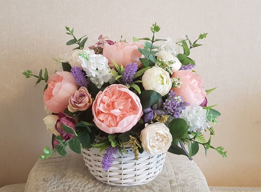 Корзины из искусственных цветов интерьерные