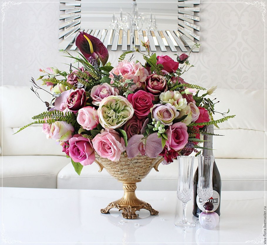 Цветочная композиция в вазе