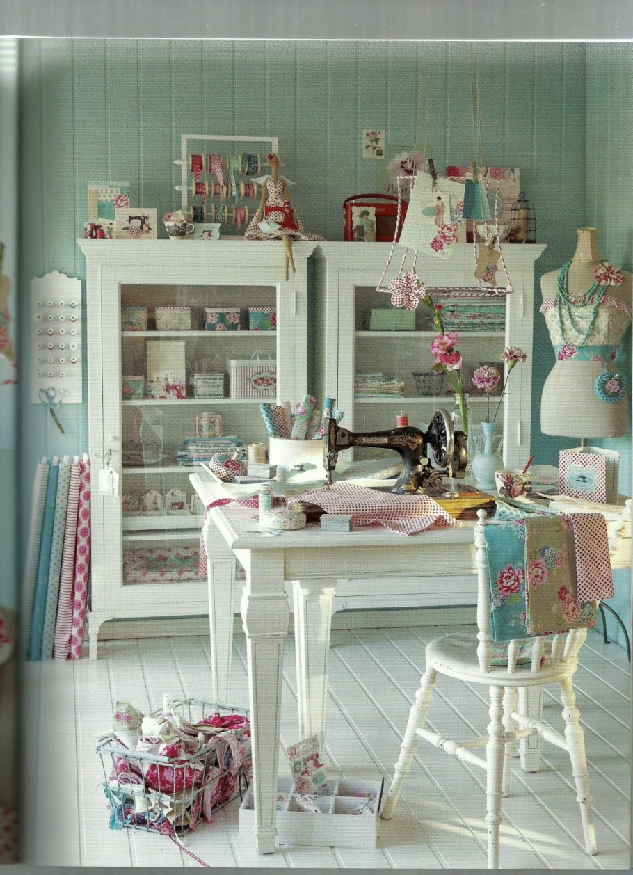 Уголок для рукоделия в винтажном стиле