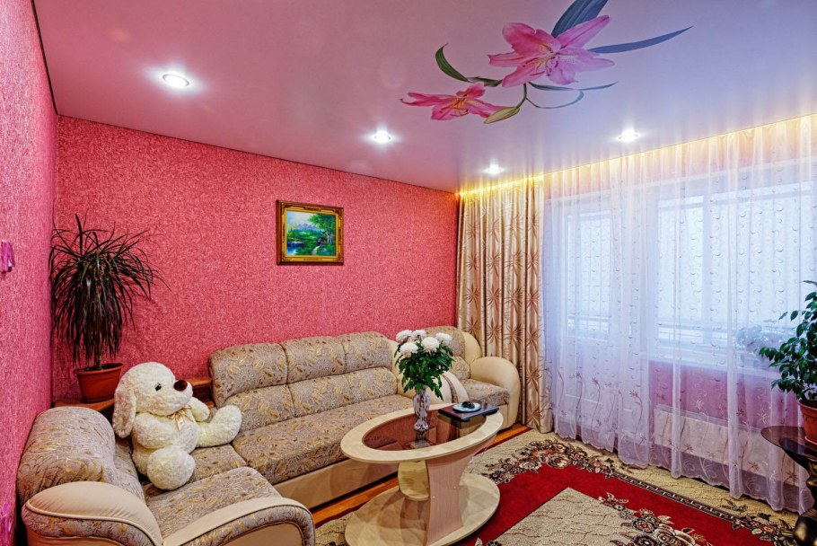 Натяжные потолки для зала