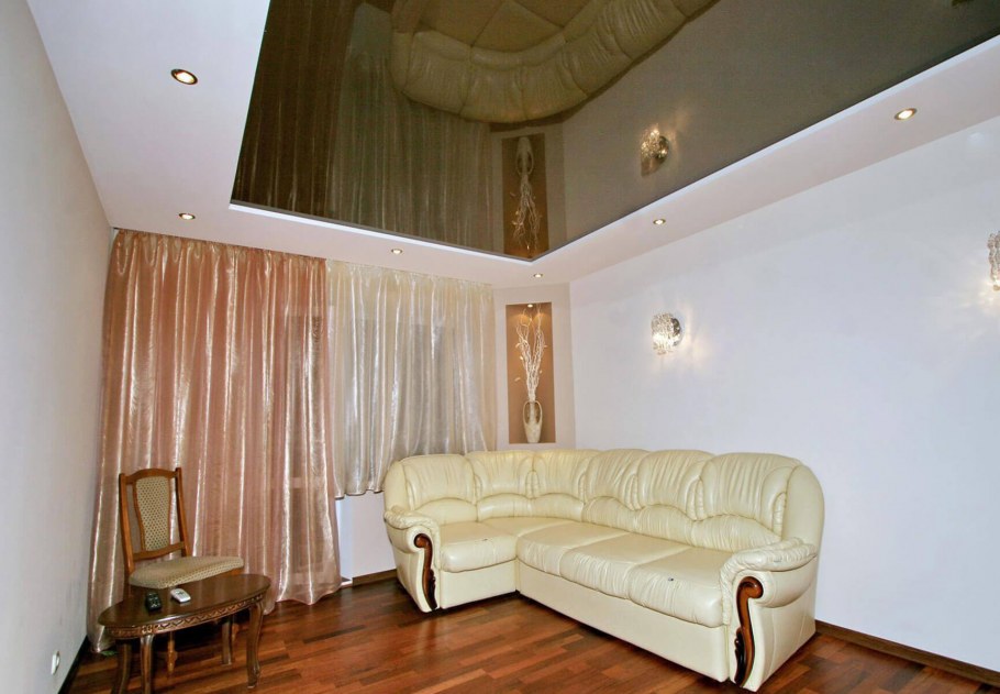 Натяжные потолки для зала