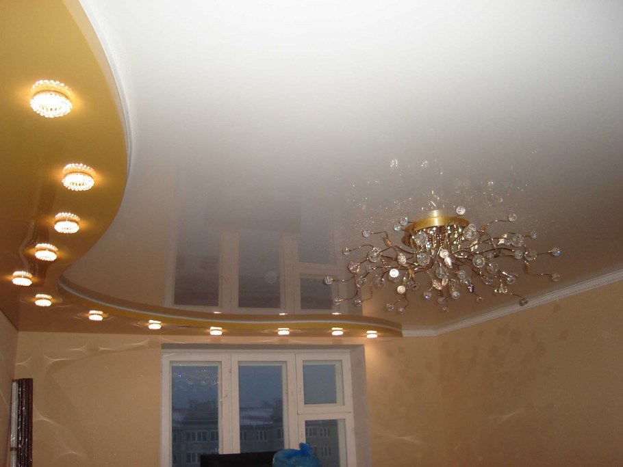 Глянцевые потолки в зал