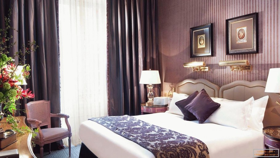 Темно фиолетовые шторы в спальне