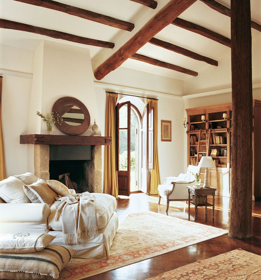 Потолок в колониальном стиле