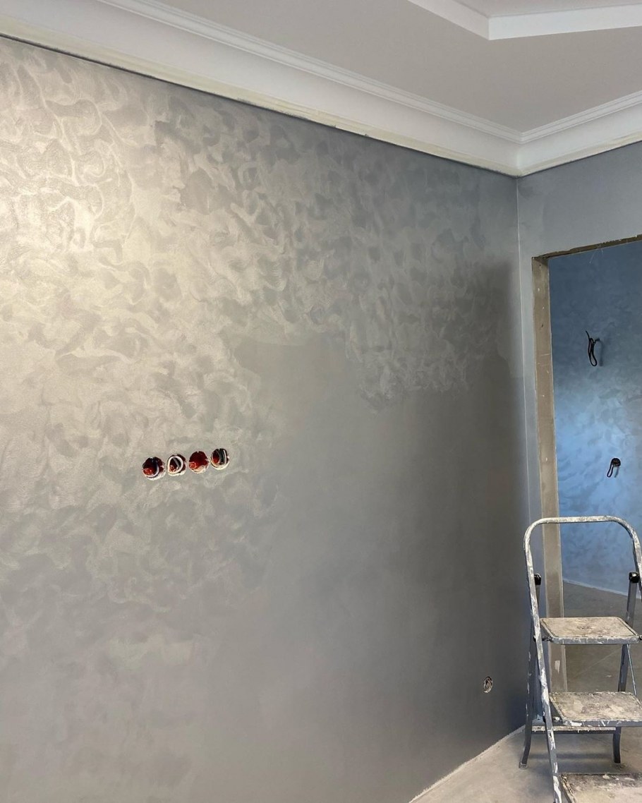 Мокрый шелк на потолке