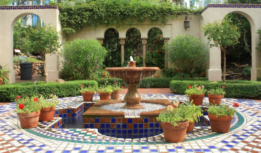 Розарий в мавританском стиле