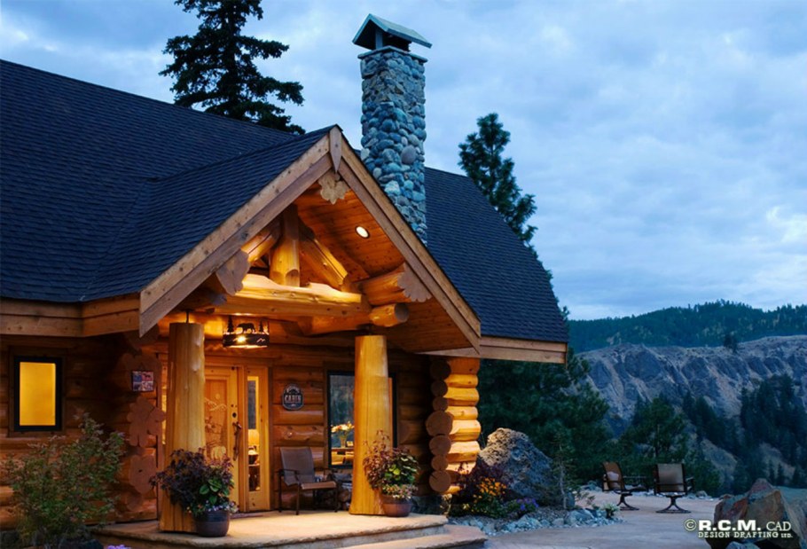 Небольшой бревенчатый дом