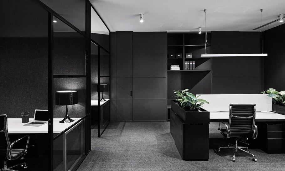 Черно белый интерьер офиса