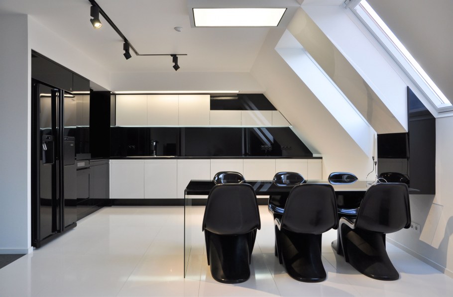 Черно белый интерьер дома