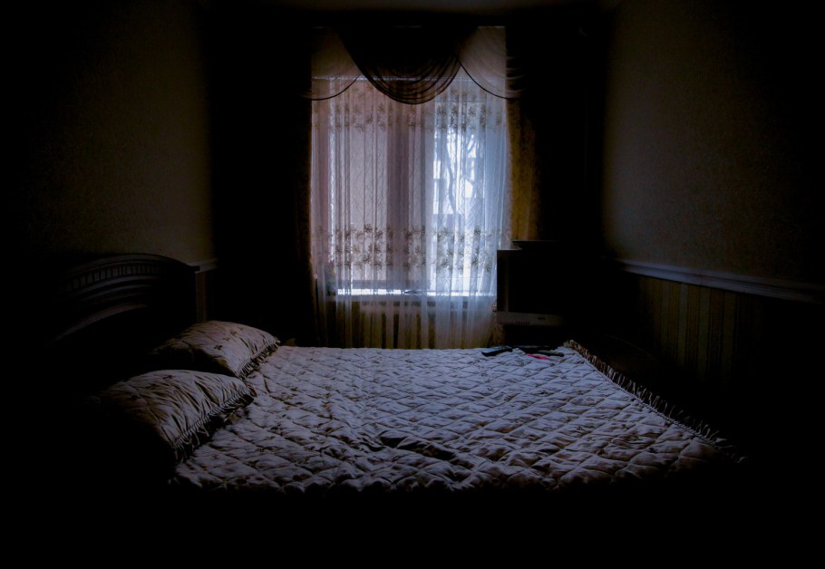 Спальня обычная ночью