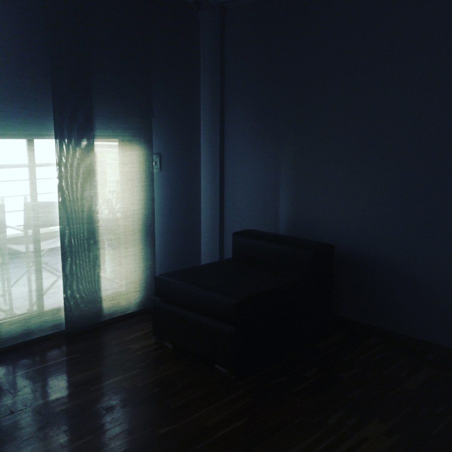 Комната в темноте