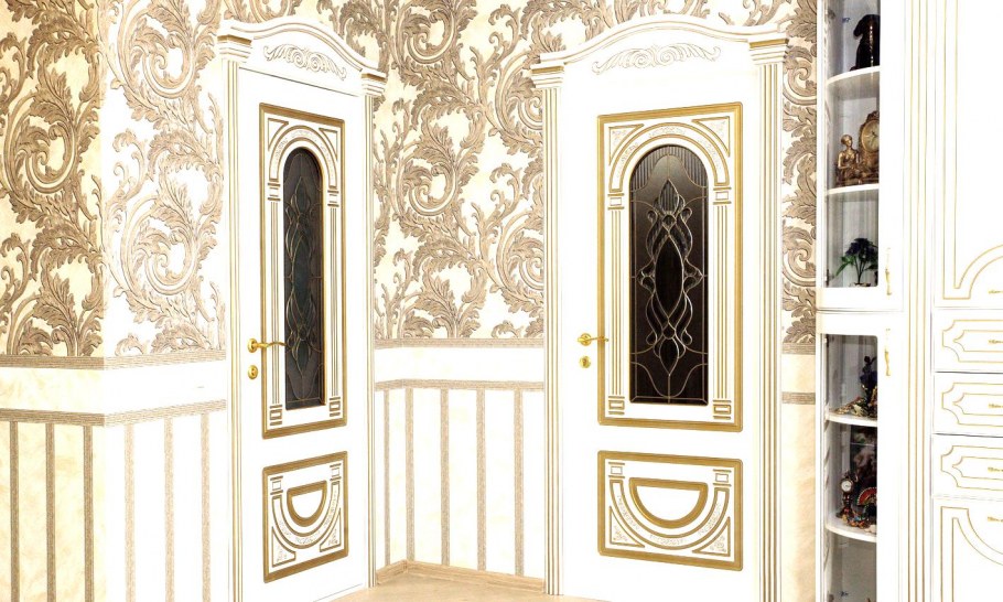 Александрийские двери белые