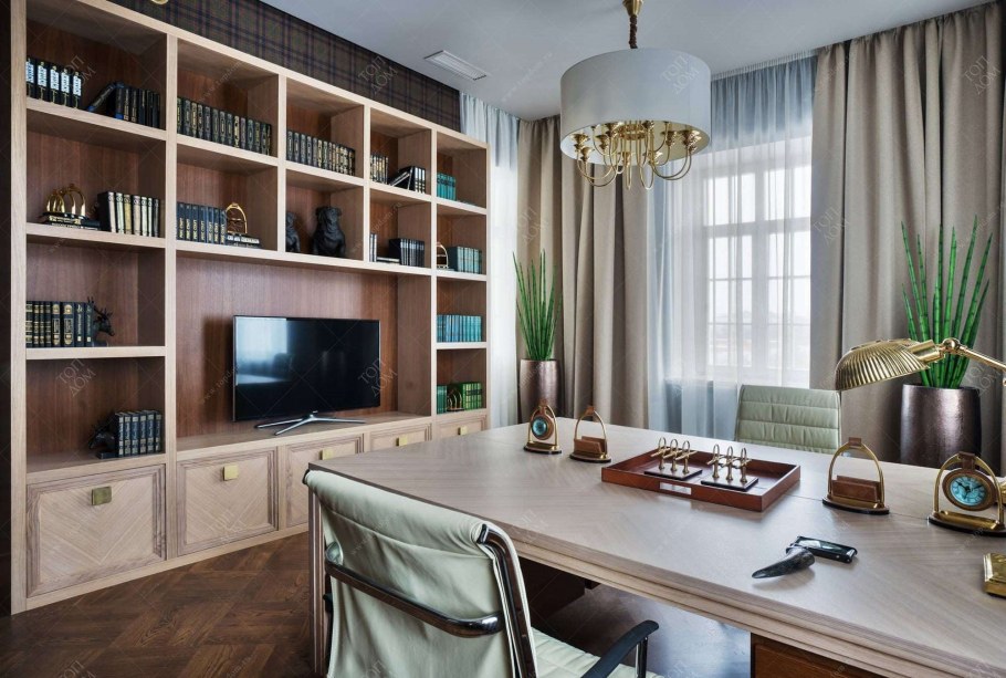 Домашний кабинет в светлых тонах