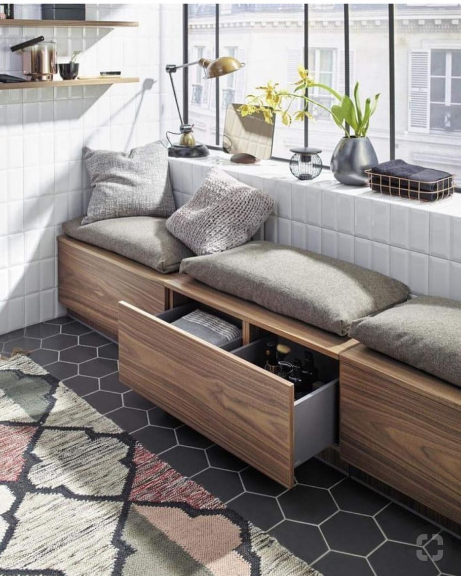 Мягкая скамейка на балкон