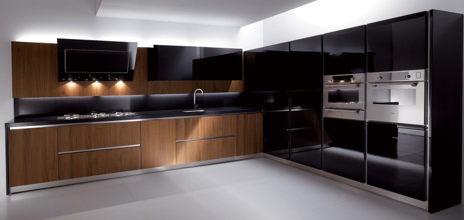 Кухня черный глянец и дерево
