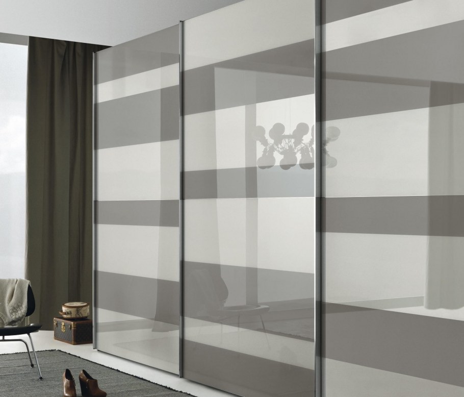 Шкаф купе серые стены