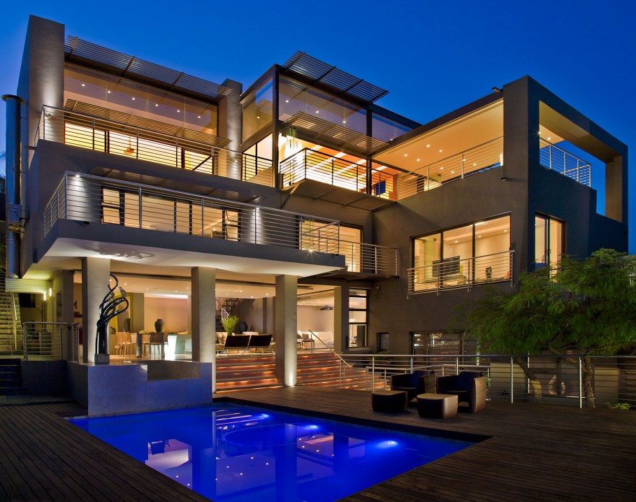 Особняк с бассейном