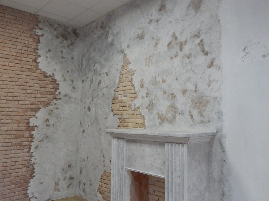 Декоративная штукатурка с декоративным кирпичом