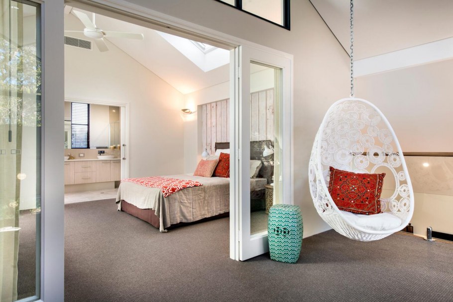 Подвесное кресло в интерьере