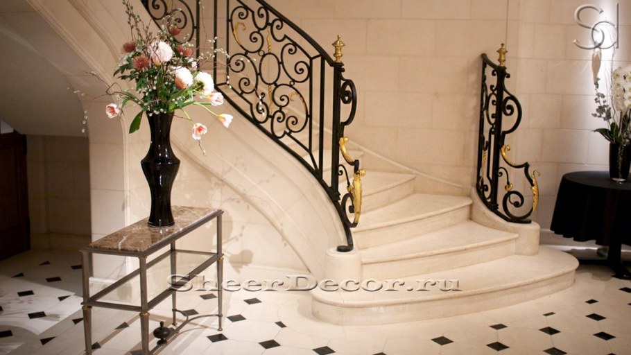 Мраморная лестница