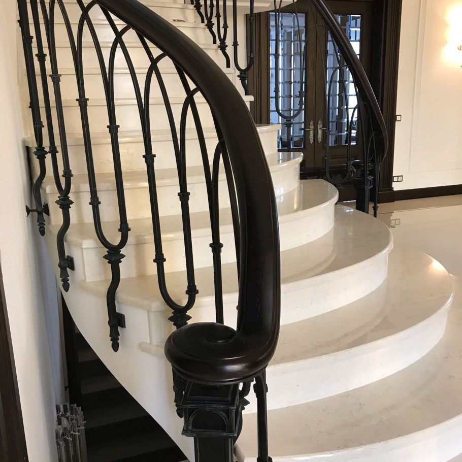 Шикарные лестницы из дуба