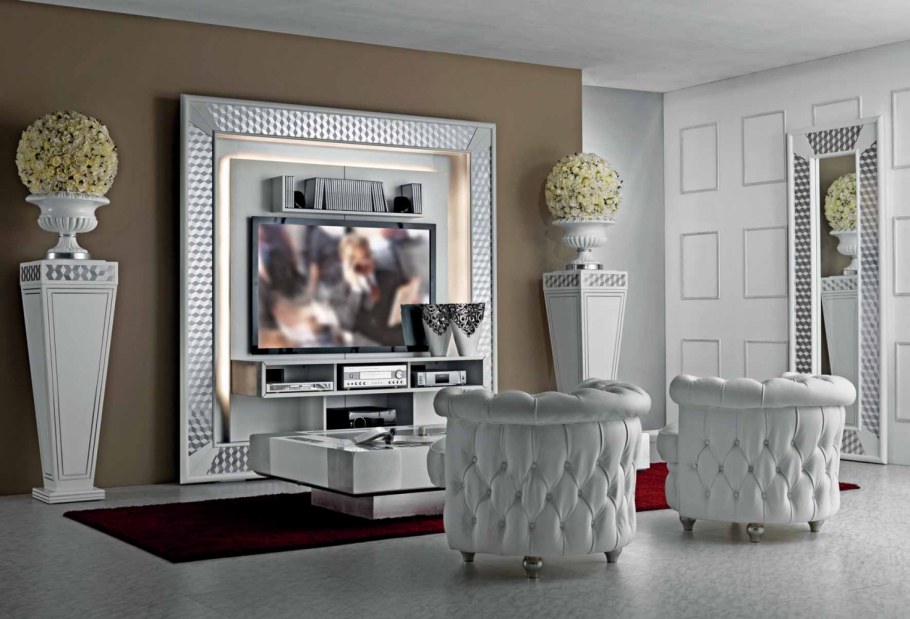 Телевизор на колонне