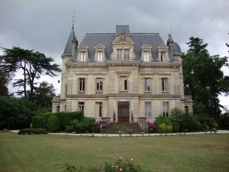 Особняк Шато-де-МОНТАПО во Франции.