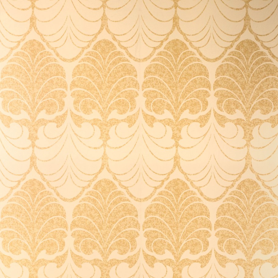 Золотистые обои для стен в интерьере