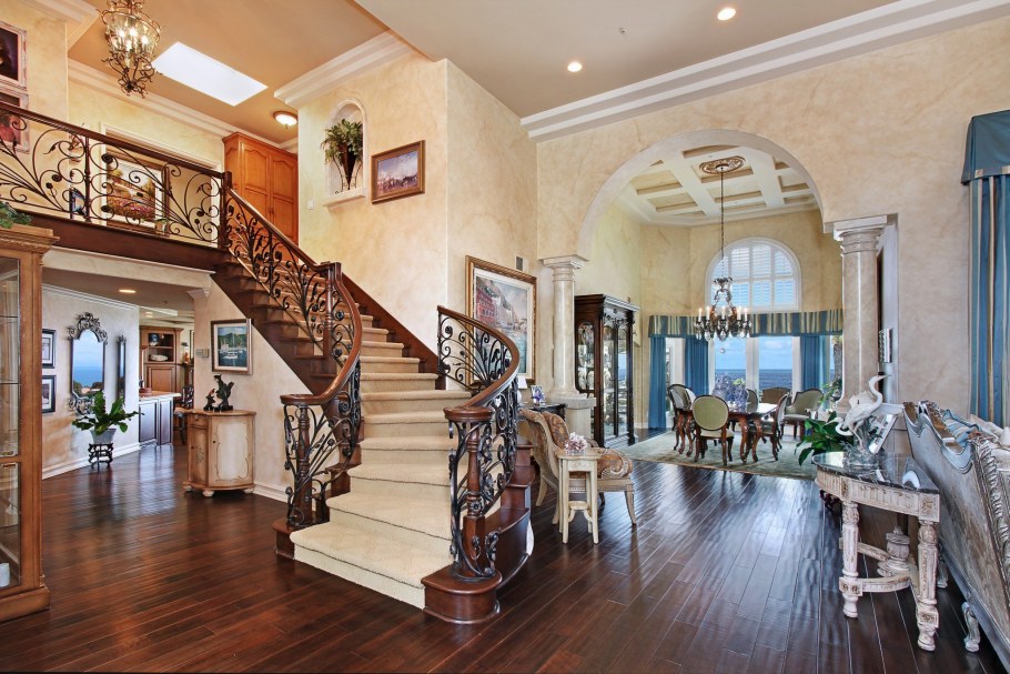 Красивые лестницы в доме