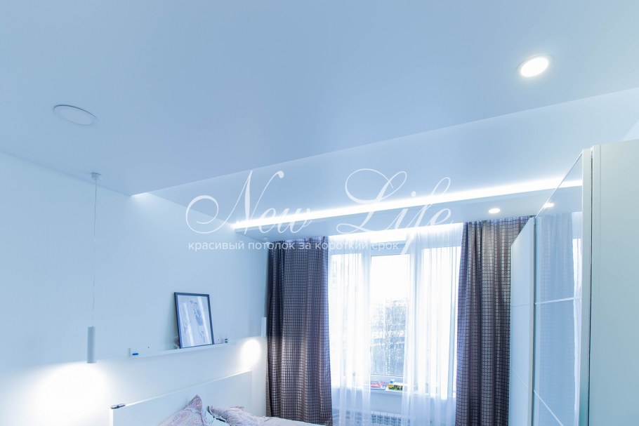 Спальня с бирюзовыми акцентами