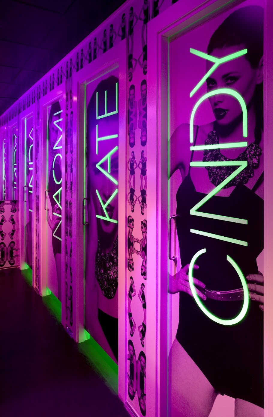 Неоновый туалет