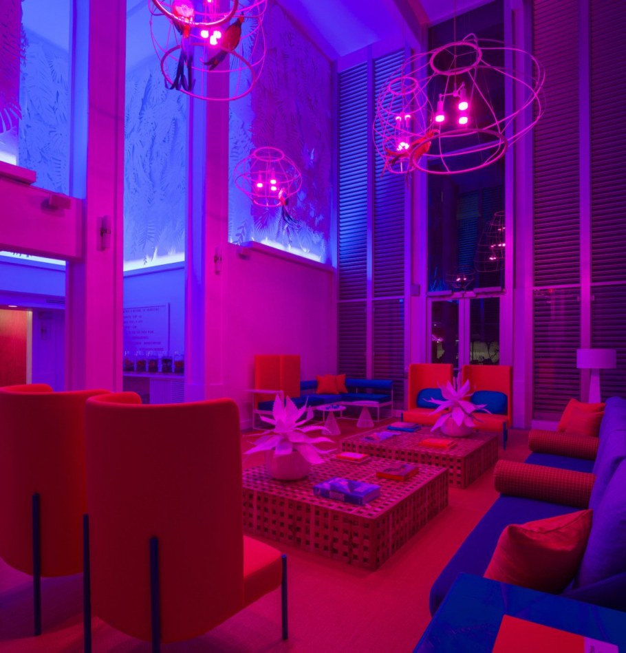 Неон в интерьере