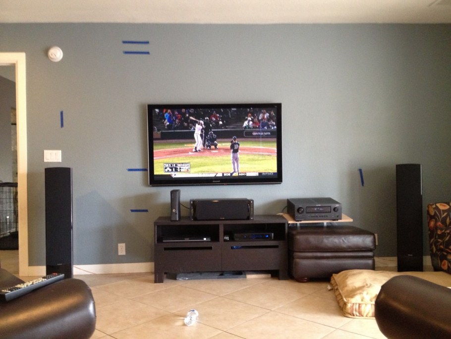 Телевизор на стене