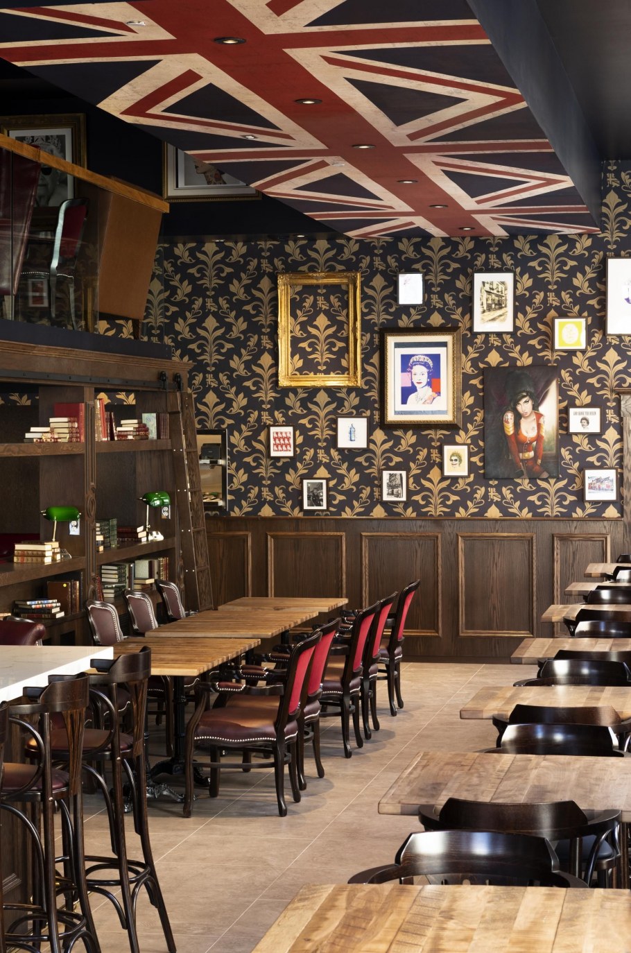 Английский паб интерьер