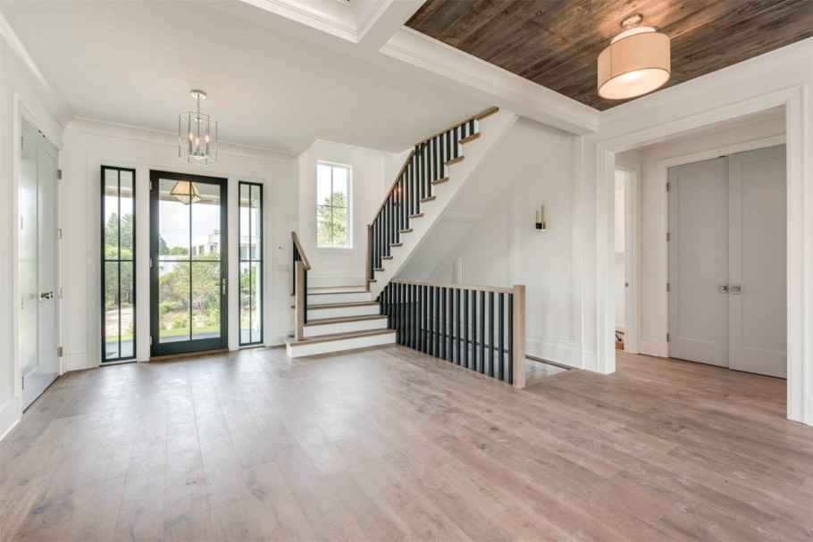 Отделка коттеджа внутри