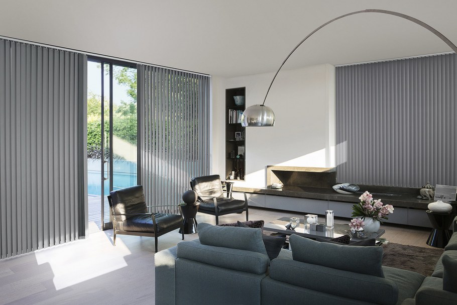 Вертикальные жалюзи на панорамные окна