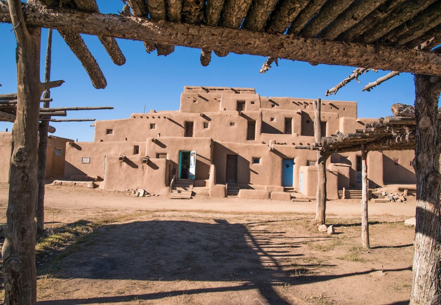 Бассейн из самана