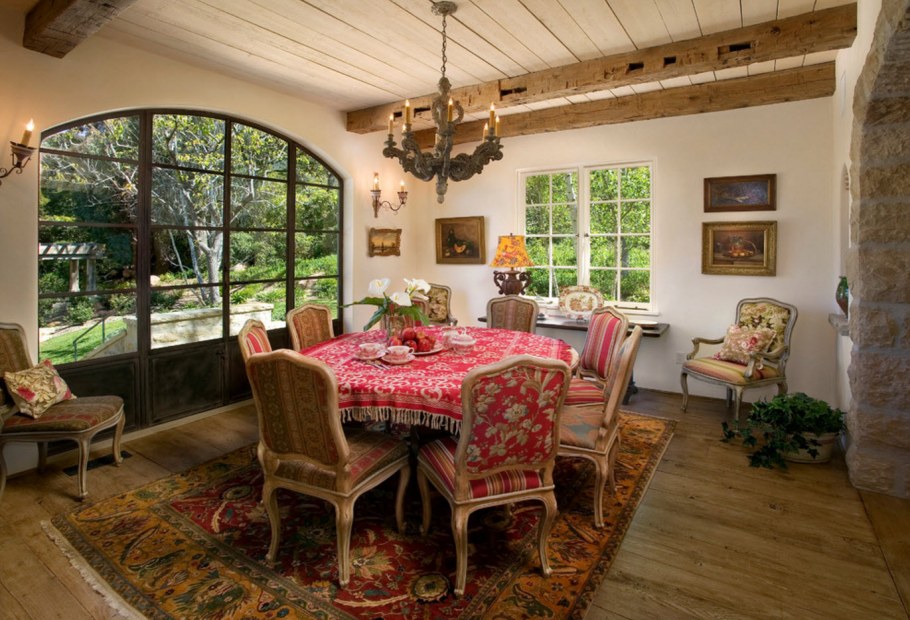 Средневековый стиль в интерьере на даче